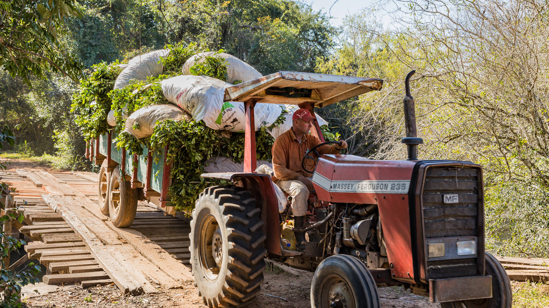 2022_OQ3_Paraguay tractor.jpg