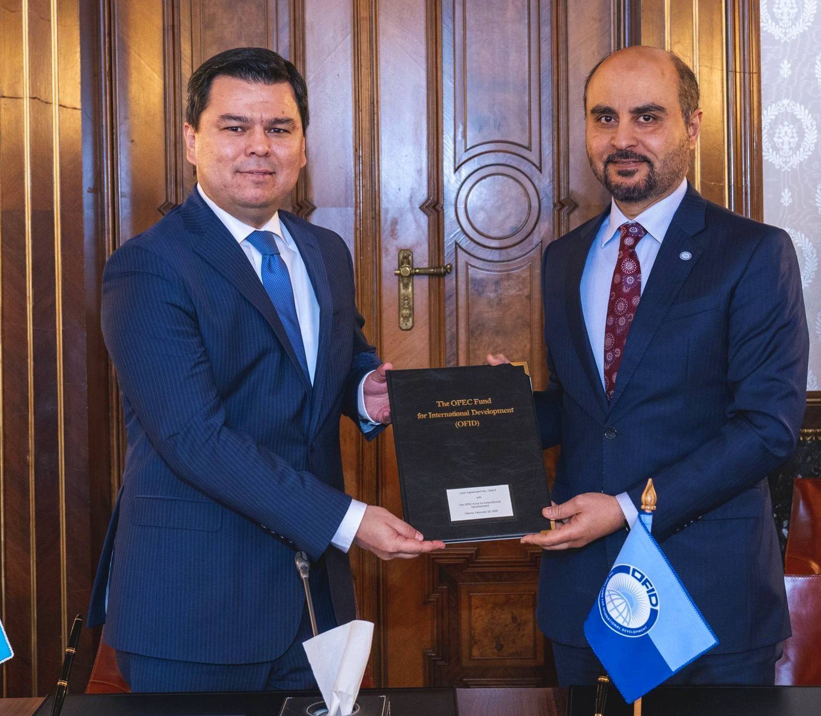 OPEC Fund Director-General Dr Abdulhamid Alkhalifa (right) with Ambassador of Uzbekistan Sherzod Asadov.