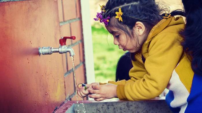 2022_OQ4_DevNewsLAC sanitation_shutterstock_1073992844 yellow.jpg 2022_OQ4_DevNewsLAC sanitation_shutterstock_1073992844 yellow.jpg